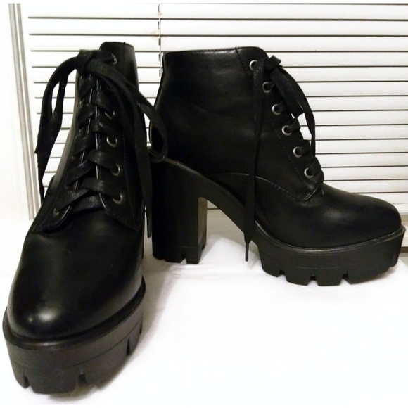 BAMBOO Shoes - Platform 4" heel lace up boots